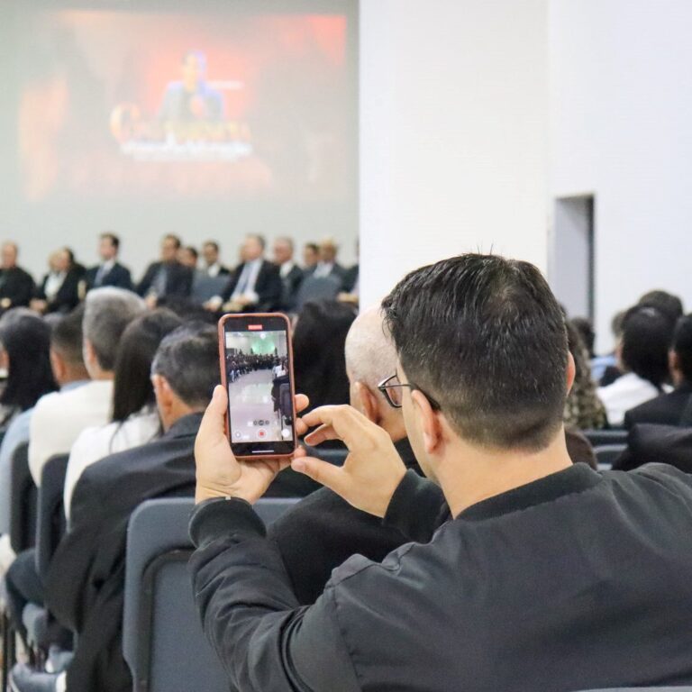 Igrejas evangélicas se tornam rede informal de bem-estar social no Brasil, afirma antropólogo